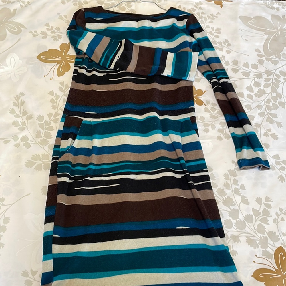 Very cute lightweight sweater dress!